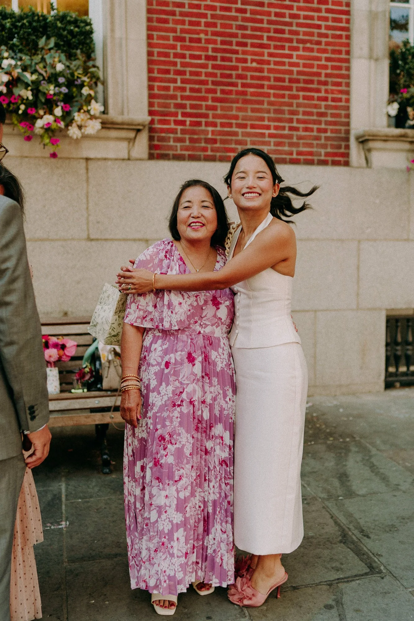 chelsea-town-hall-london-relaxed-fun-wedding-photographer-4.jpg