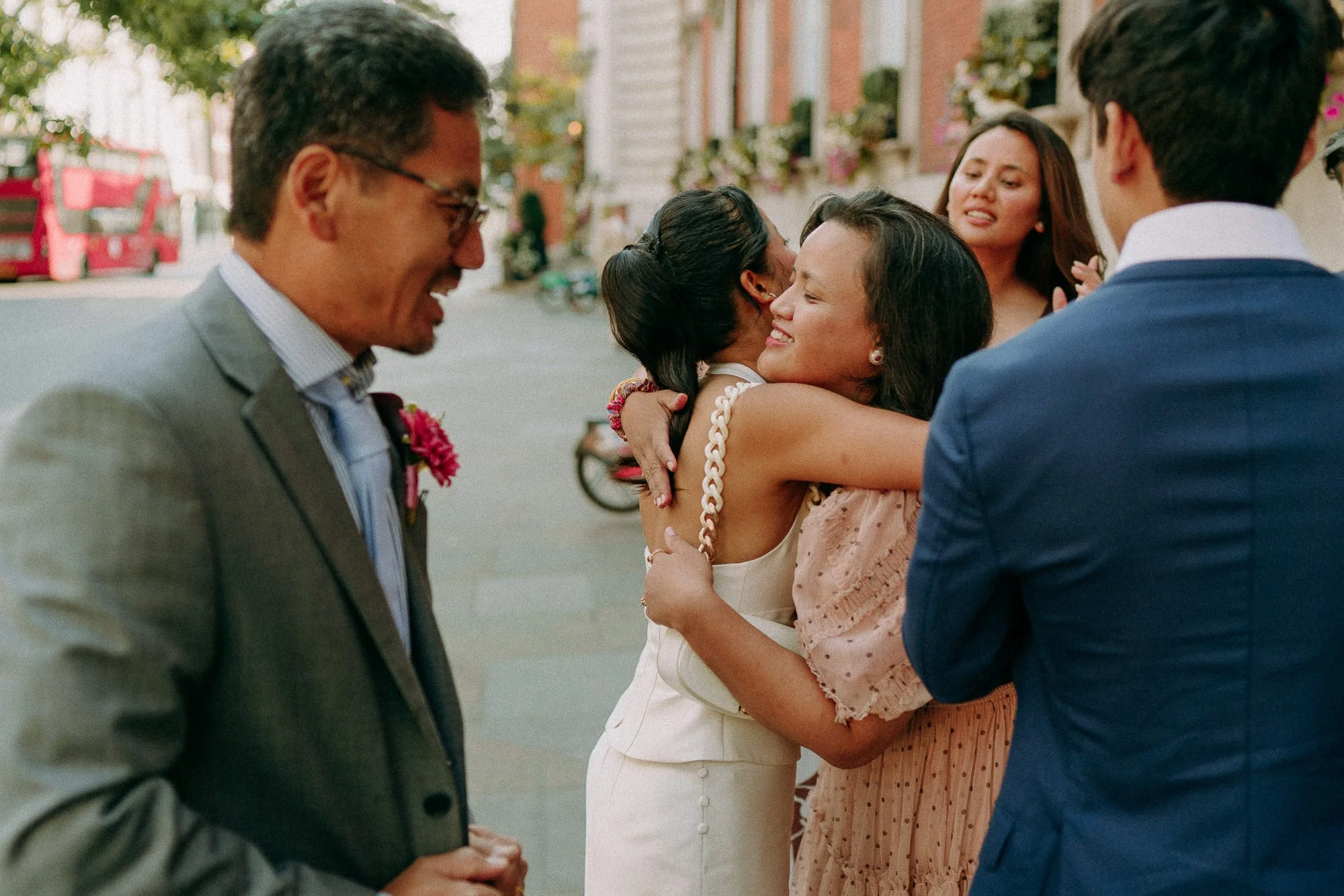 chelsea-town-hall-london-relaxed-fun-wedding-photographer-5.jpg