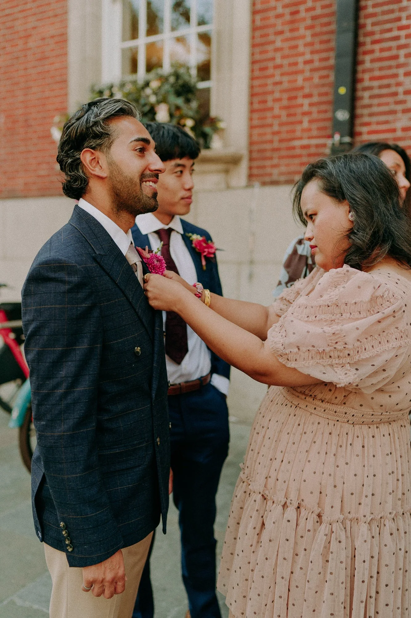 chelsea-town-hall-london-relaxed-fun-wedding-photographer-6.jpg