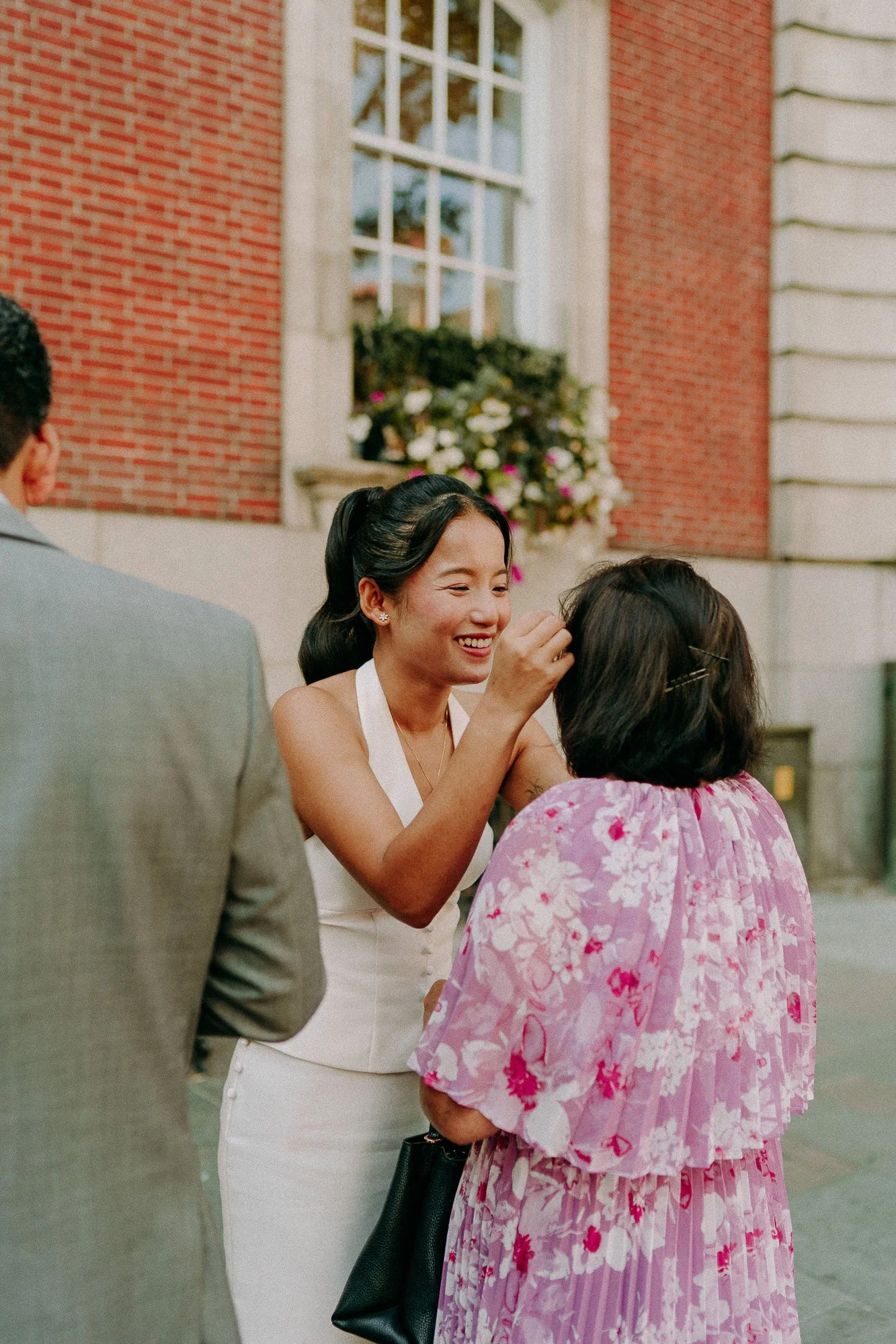 chelsea-town-hall-london-relaxed-fun-wedding-photographer-10.jpg