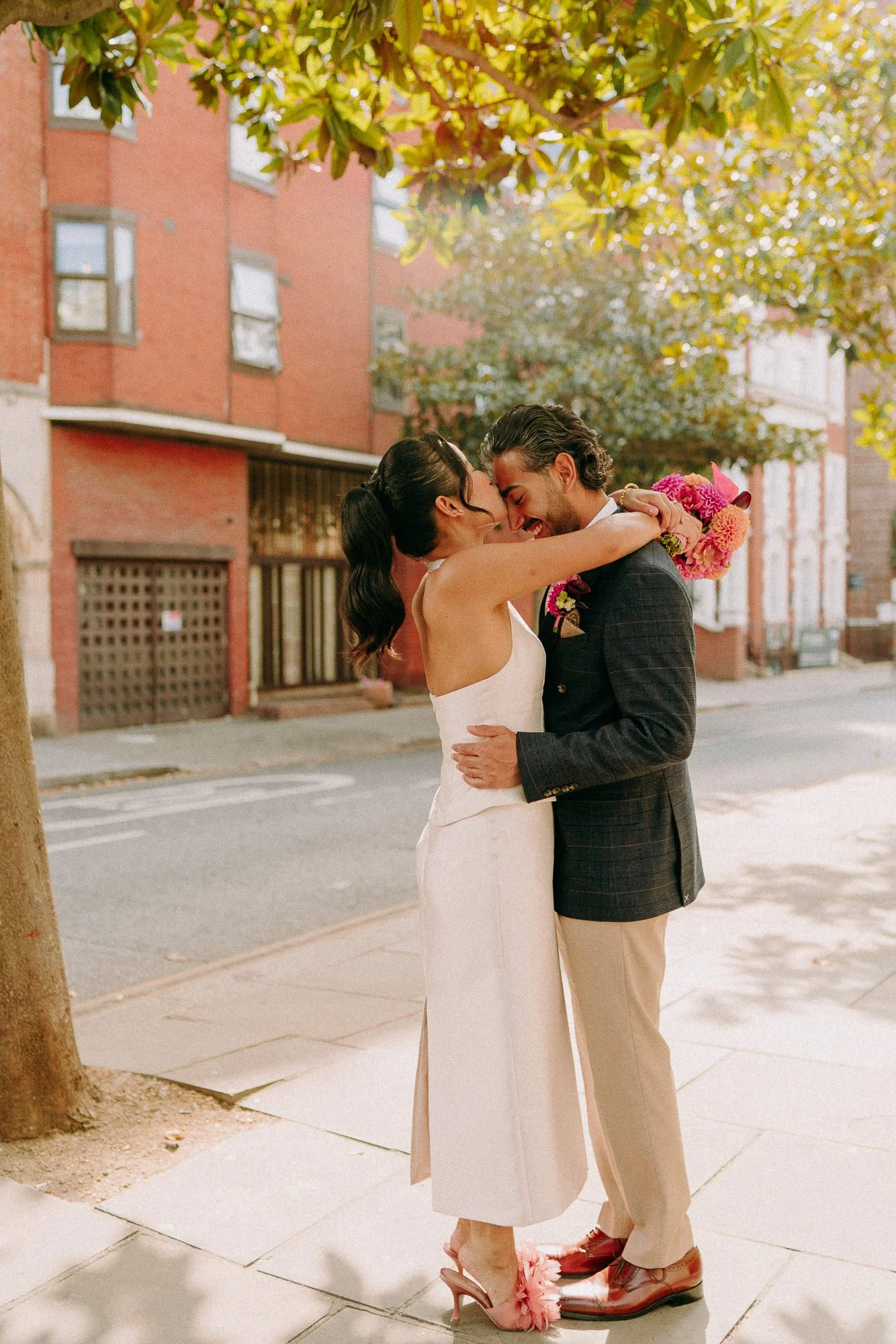 chelsea-town-hall-london-relaxed-fun-wedding-photographer-14.jpg