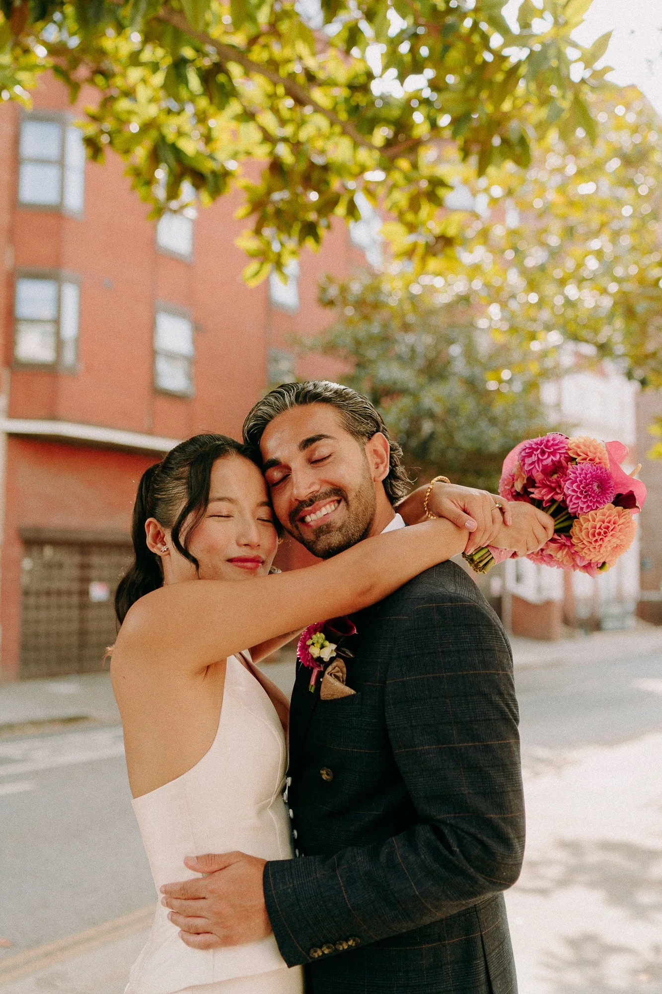 chelsea-town-hall-london-relaxed-fun-wedding-photographer-18.jpg