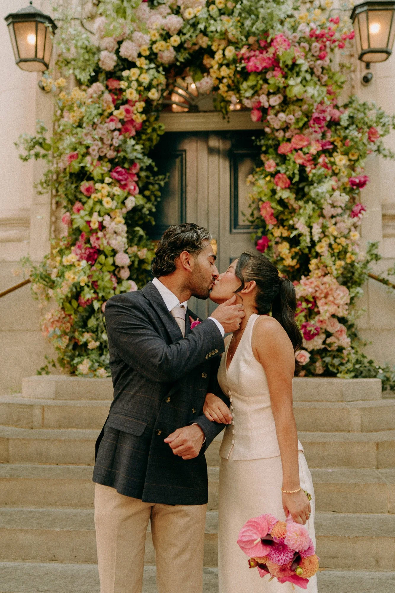 chelsea-town-hall-london-relaxed-fun-wedding-photographer-22.jpg
