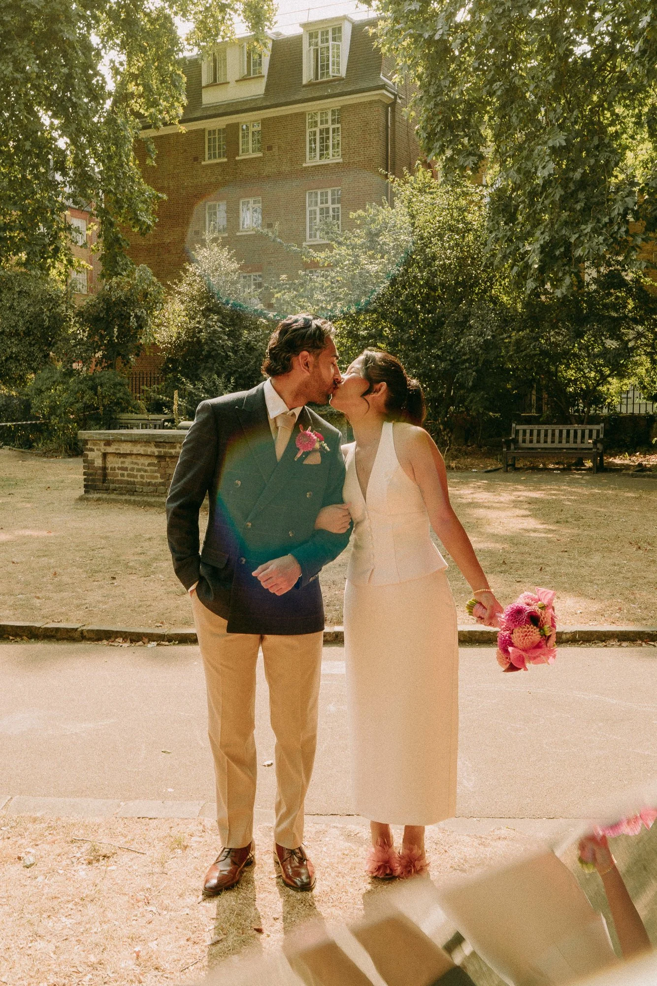 chelsea-town-hall-london-relaxed-fun-wedding-photographer-40.jpg