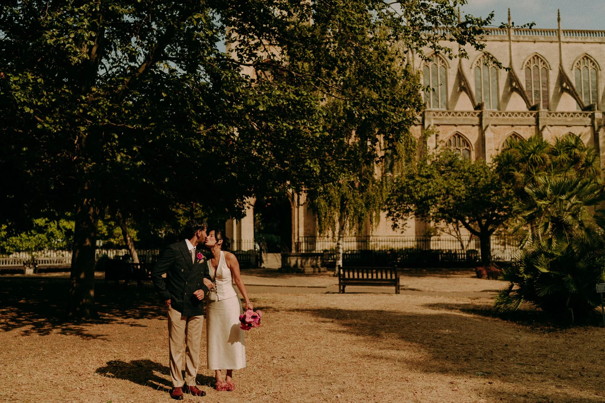 chelsea-town-hall-london-relaxed-fun-wedding-photographer-46.jpg