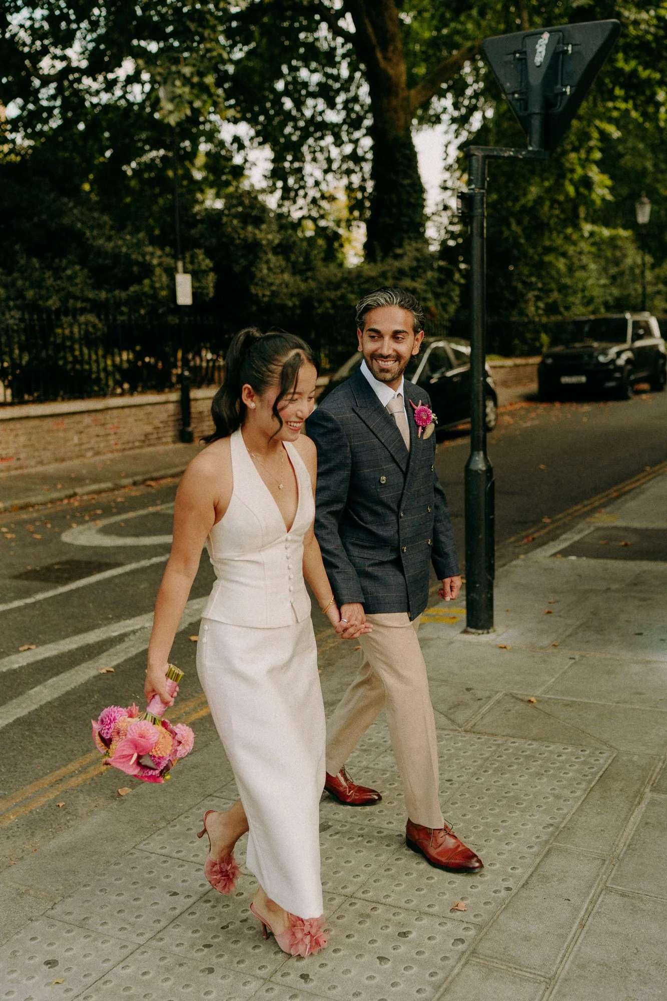 chelsea-town-hall-london-relaxed-fun-wedding-photographer-49.jpg