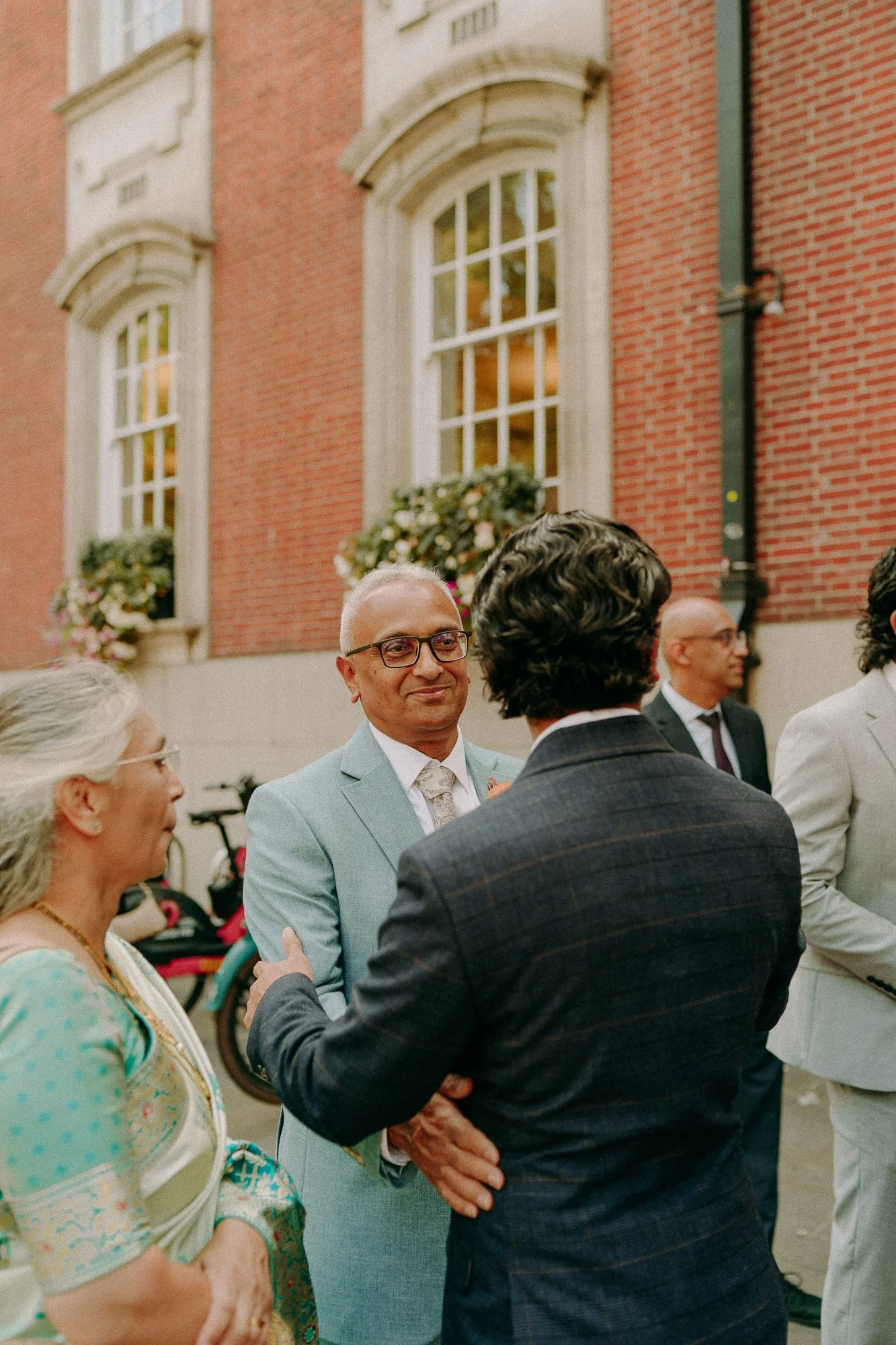 chelsea-town-hall-london-relaxed-fun-wedding-photographer-54.jpg