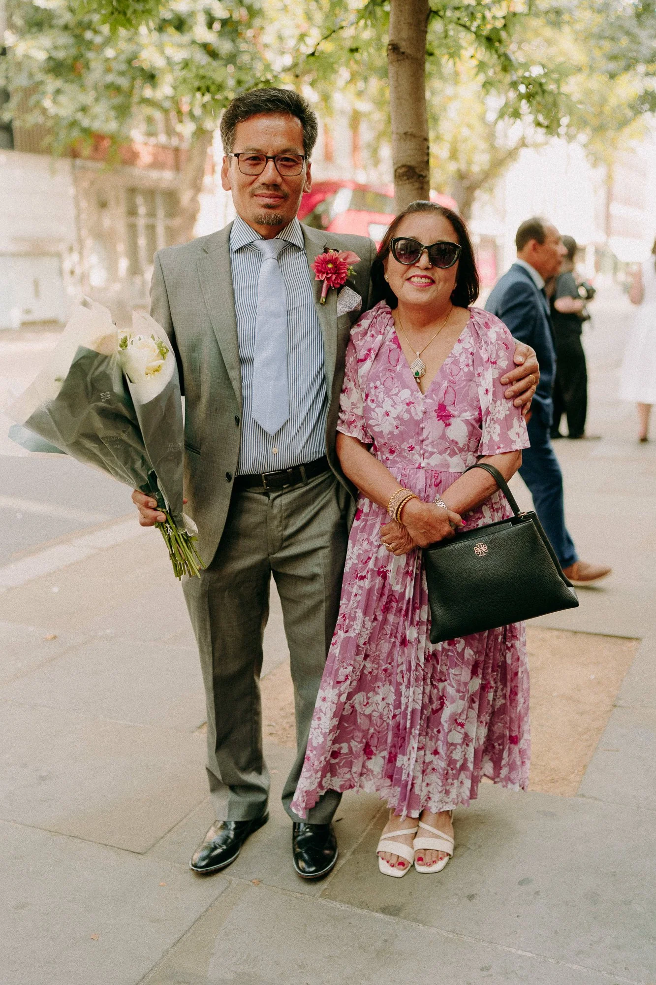chelsea-town-hall-london-relaxed-fun-wedding-photographer-55.jpg
