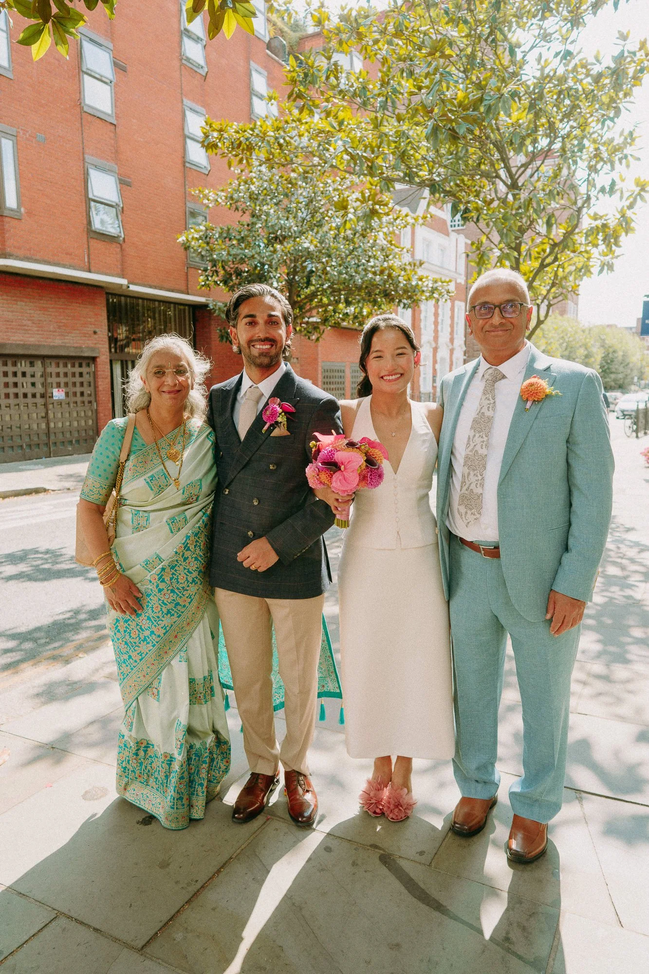 chelsea-town-hall-london-relaxed-fun-wedding-photographer-84.jpg