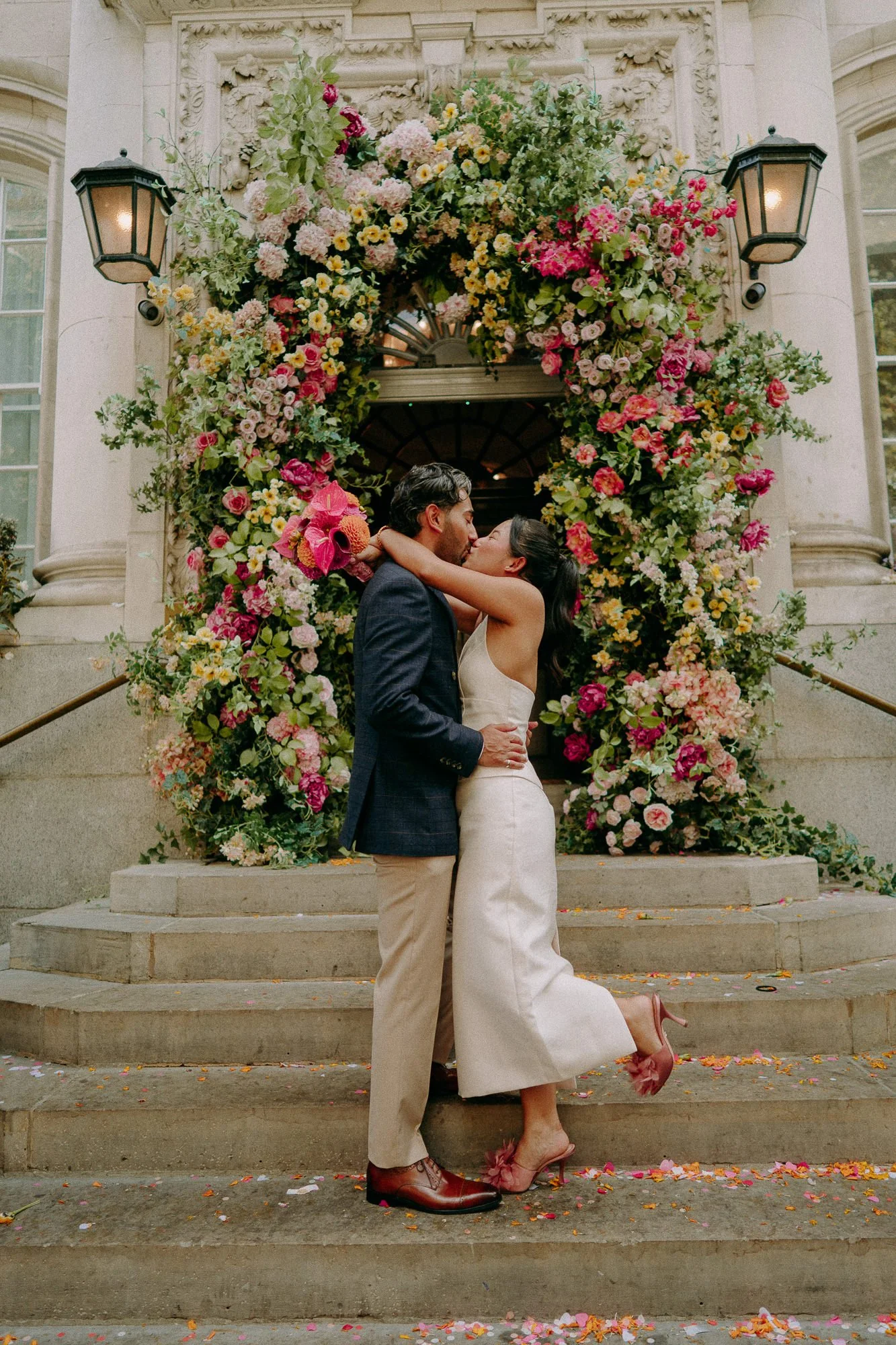 chelsea-town-hall-london-relaxed-fun-wedding-photographer-92.jpg