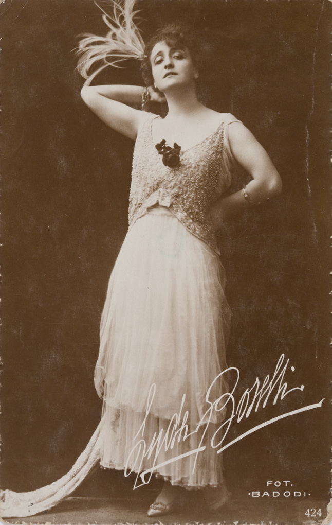 Lyda Borelli, postcard, 1910-18 (b/w photo), Italian Photographer, (20th century) / Private Collection / Alinari / Bridgeman Images