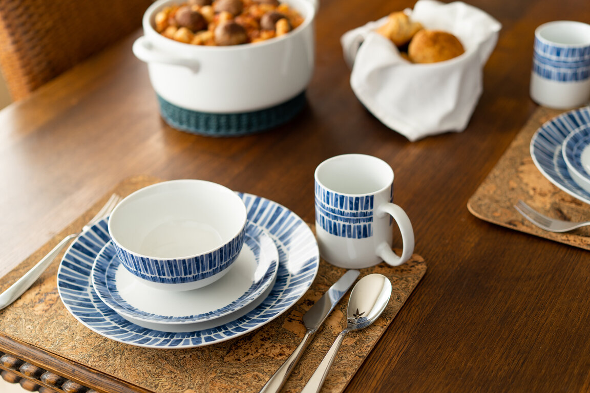 BIA Cordon Bleu 10.25 Leaf Shaped Merlot Platter Festive Porcelain Serveware
