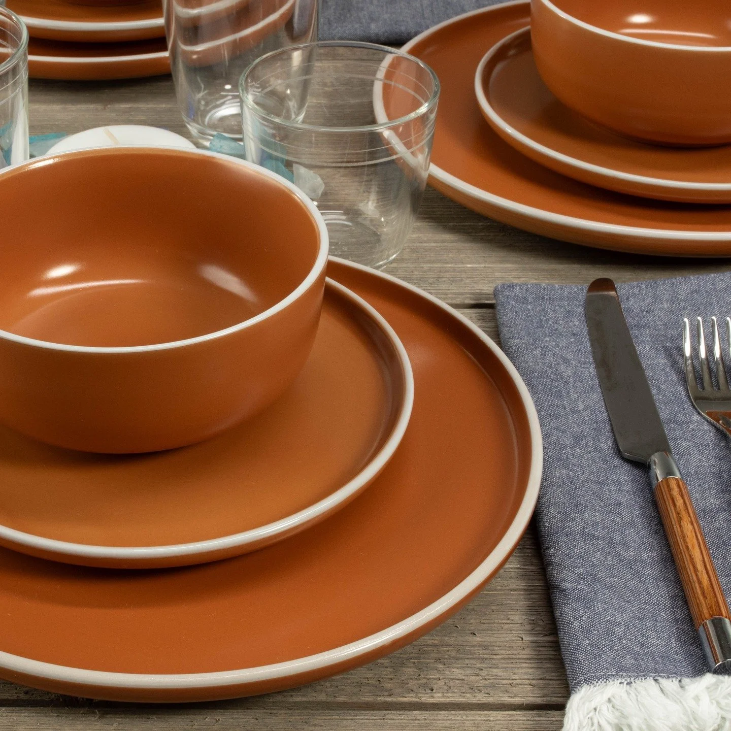 Our Tempo dinner and salad plates in Terracotta bring the heat to every course. Who said your table couldn&rsquo;t steal the spotlight? 🫶🏼🧡🤎

Tempo Terracotta Collection | 1 of 3

#BIA #BIACordonBleu #TempoCollection #Terracotta #EverydayElegance