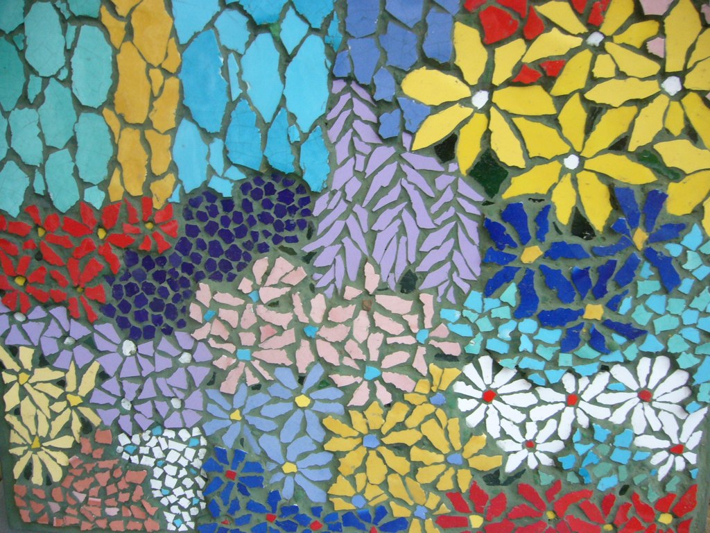 Mosaic by Kitty Hartnell Source - www.metalandmosaics.co.uk/