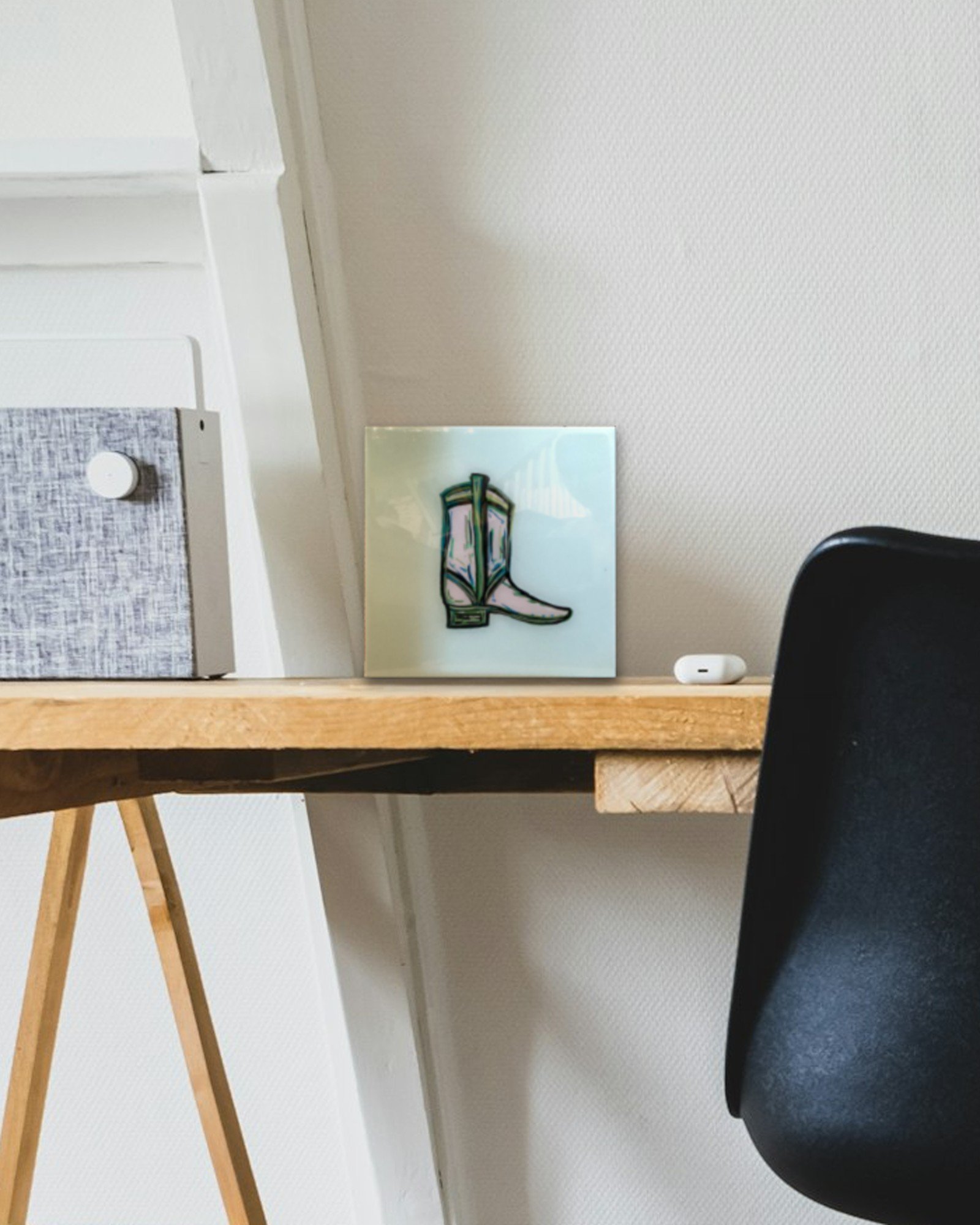 0175_Cowboy-Boot-White-Green_10x10in_Office.jpg