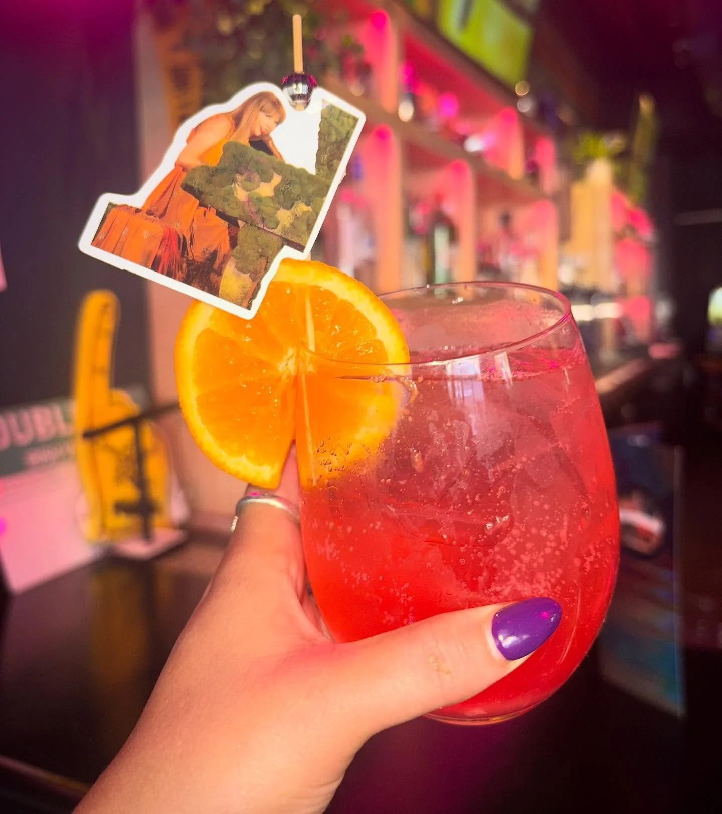 We are SO ready for Life of a Showgirl (Spritz)💃 Taylor Cocktails in full swing, and they come with a swiftie sticker! Join us tomorrow for Album Listening 6-10pm! 🪩💽🧡💚
#taylorswift #lifeofashowgirl #spritz #pghdrinks #pghcocktails #eatpgh #dri