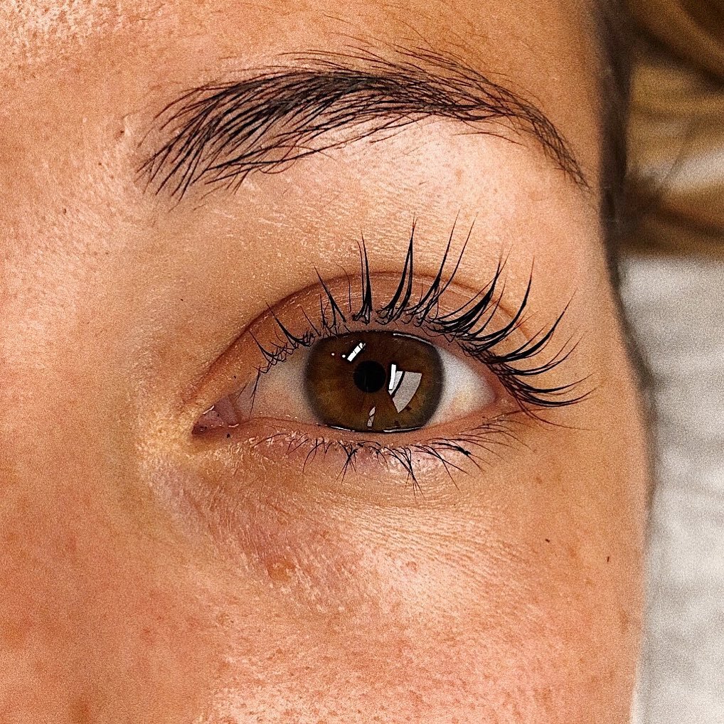 Just a reminder to my clients: My schedule is 60 days out. I have some time off in October and November so appts are going quickly. Service shown: @elleebana Lash Lift + Tint. LR 7/5/5
.
.
.
.
#elleebanaambassador #elleebana #elleebanalashlift #spm #