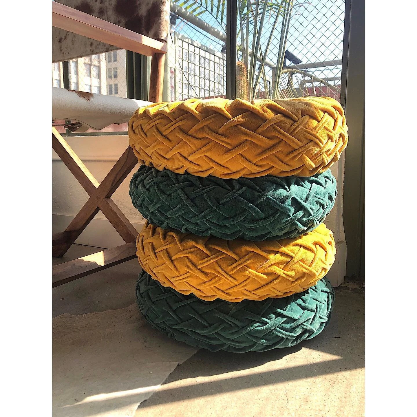 ▪️BABY, I&rsquo;M STACKED▪️
Love these jewel-tone pillows from @urbanoutfittershome. It&rsquo;s a party, even when you&rsquo;re on the floor. Whether you land there on purpose...or by accident 😬!
.
.
.
#pillows #urbanoutfitters #jeweltones #floorpul