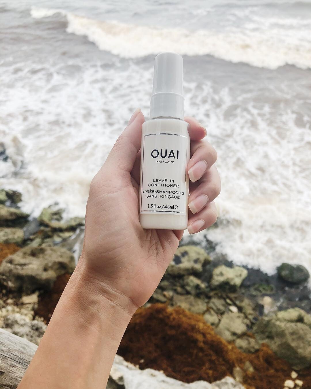 @azuliktulum: I knew my hair was going to be living in sun, sweat and beach with not a care in the world! But with all that fun, it&rsquo;s gonna get super tangled. This leave-in conditioner by @theouai was SO awesome. Now I need a de-tangler for my 