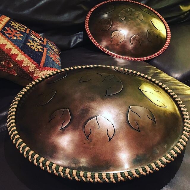 Kaa Tone Tank drums. robust af and twice as sweet. Like listening to velvet. #tankdrum #handpan #wellness #soundjourney #yogapractice #meditation