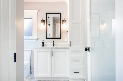 OAKLAND GUEST BATH