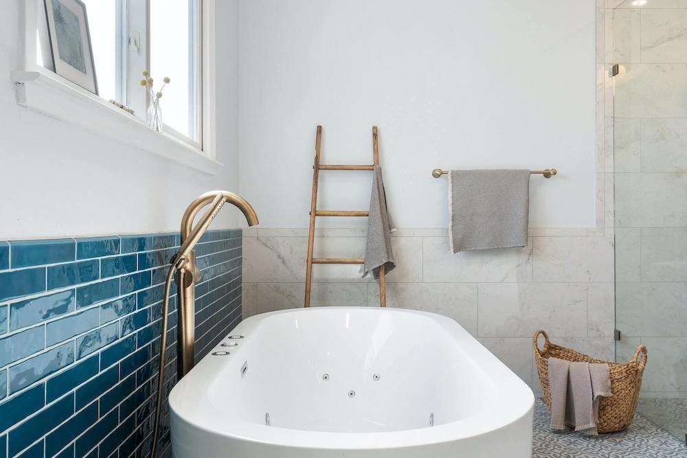 Soaking+tub+in+Oakland+bathroom+remodel-1.jpg