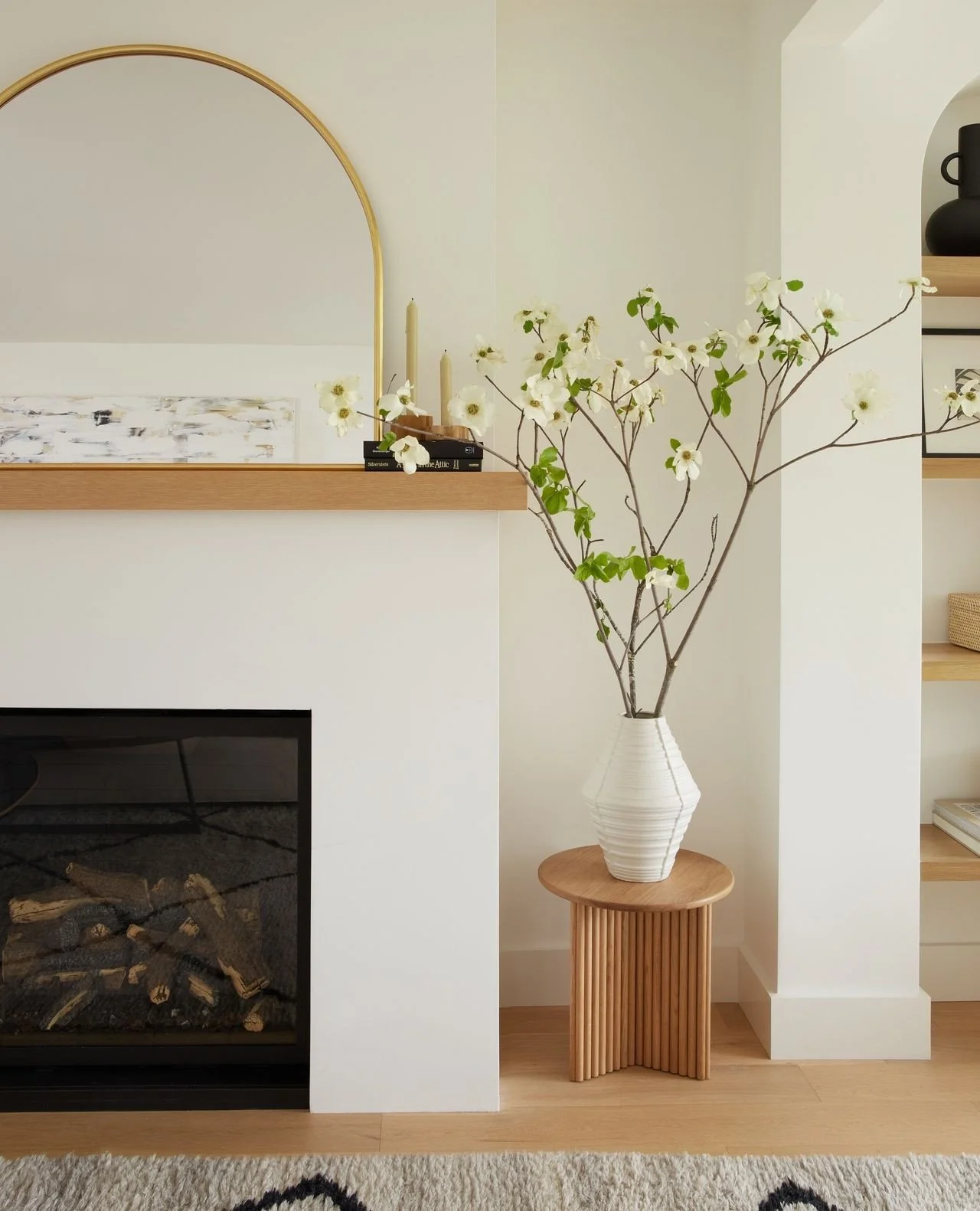 A closer look at the fireplace, where warmth and material come together. Wishing you a peaceful Christmas Eve filled with comfort, light, and time well spent.