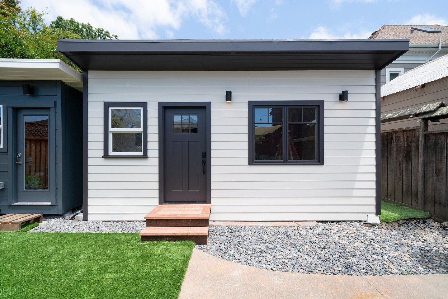 Step inside a studio designed to do it all. Bold color, natural light, and thoughtful details come together to create a flexible backyard retreat. Swipe for a mini tour.⁠
⁠
⁠
#bayarearemodeling #bayareahomes #eastbayhomes #backyardstudio #adu #adudes