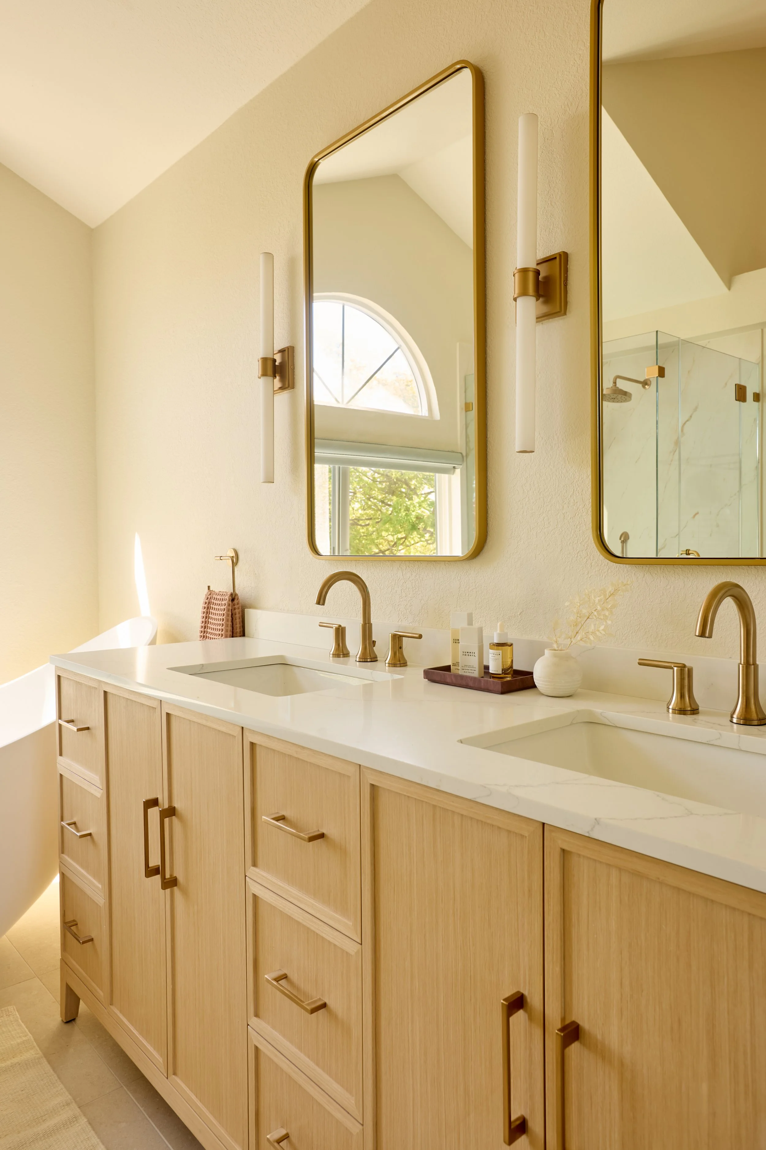 2026_0312_HDR_CaitlinBeyer_1710Kofman_PrimaryBathroom_4.jpg