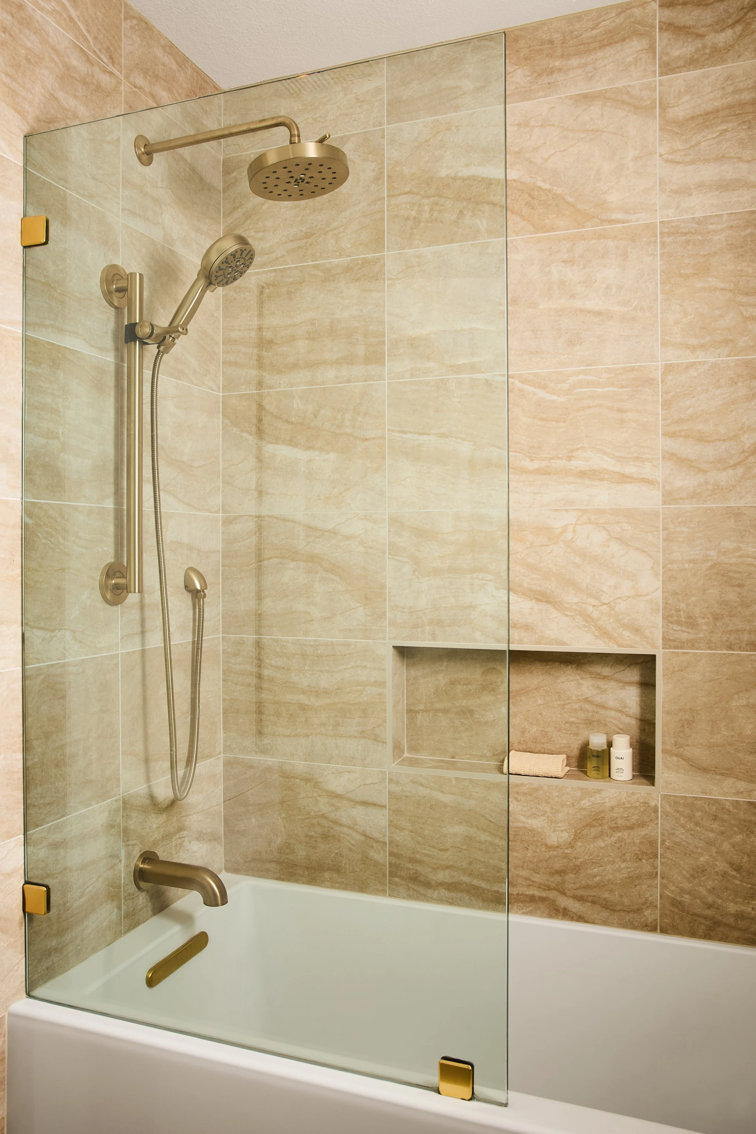 2026_0312_HDR_CaitlinBeyer_1710Kofman_Bathroom_2.jpg