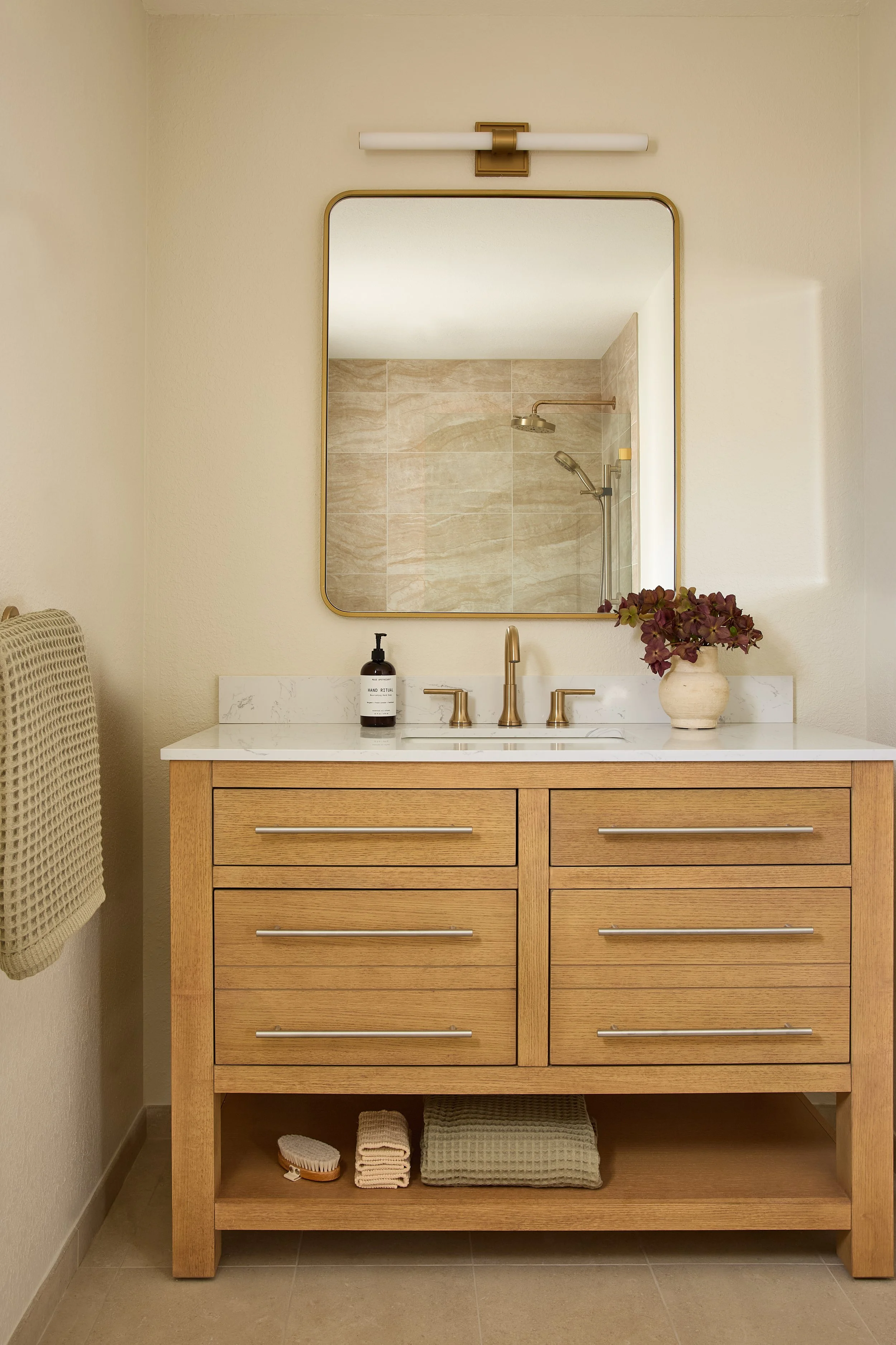 2026_0312_HDR_CaitlinBeyer_1710Kofman_Bathroom_1.jpg