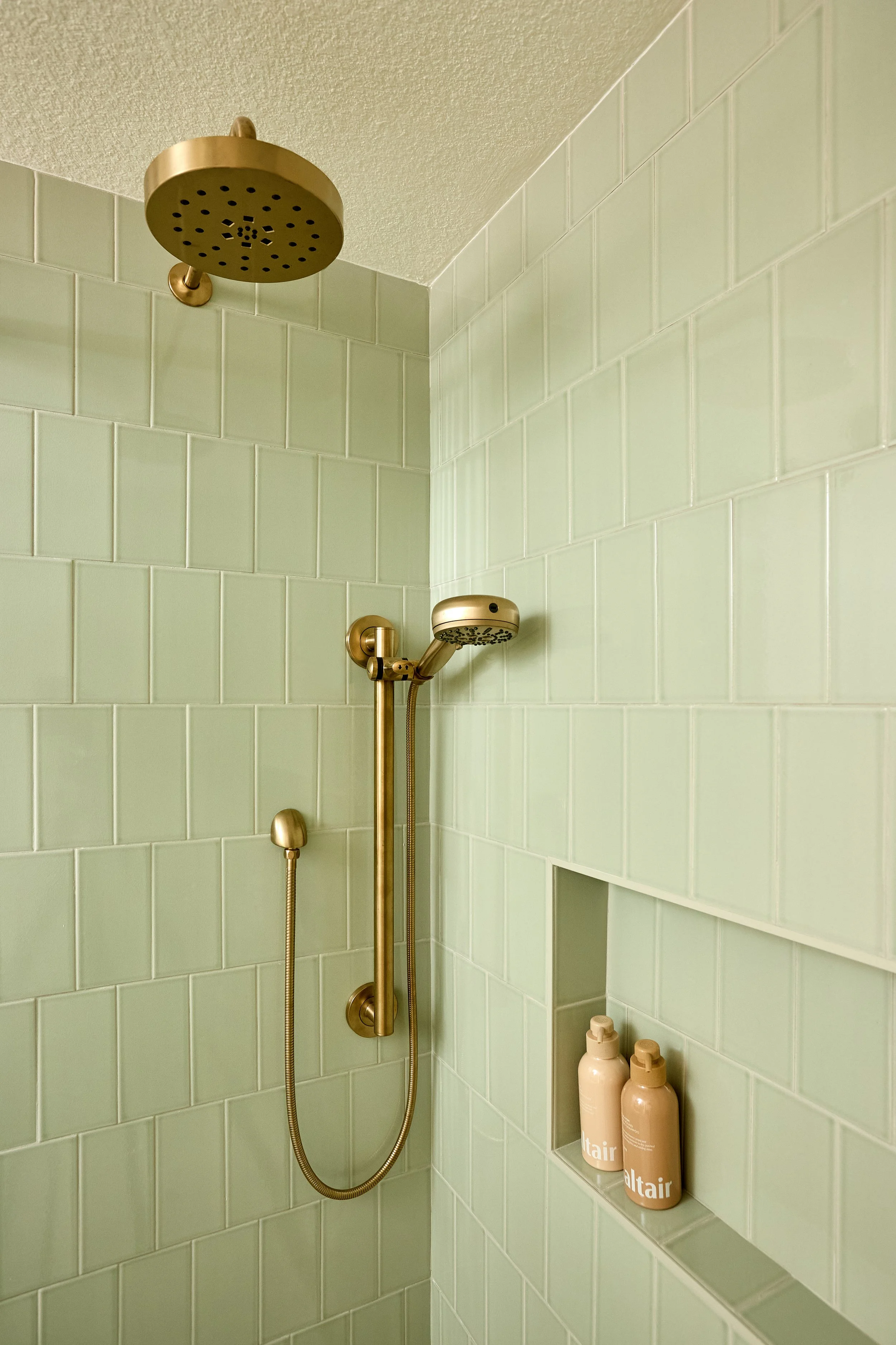 2026_0312_HDR_CaitlinBeyer_1710Kofman_DownstairsBathroom_1.jpg