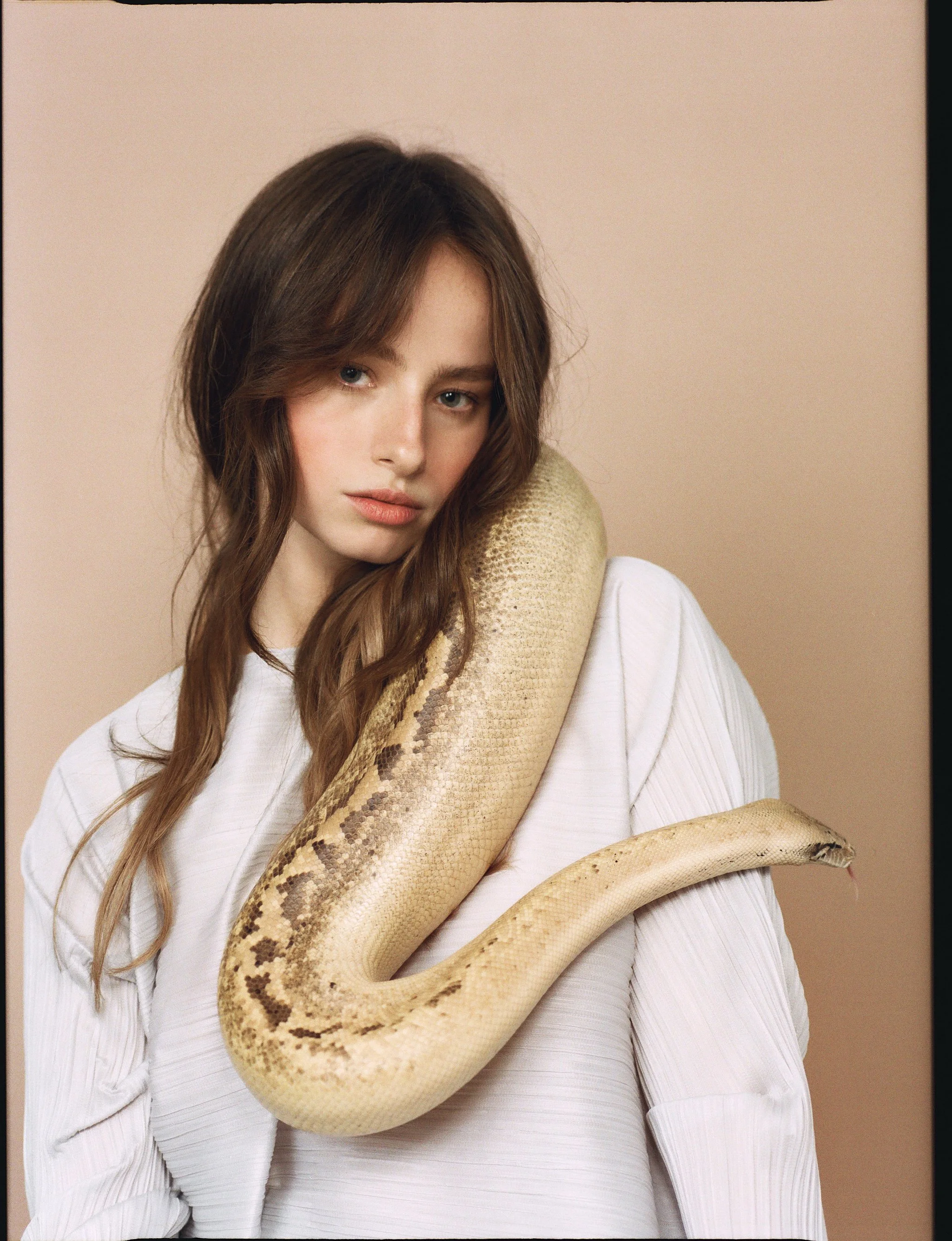 230825_Hana_Beauty_Test_Snake_FILM_0005_v2.jpg
