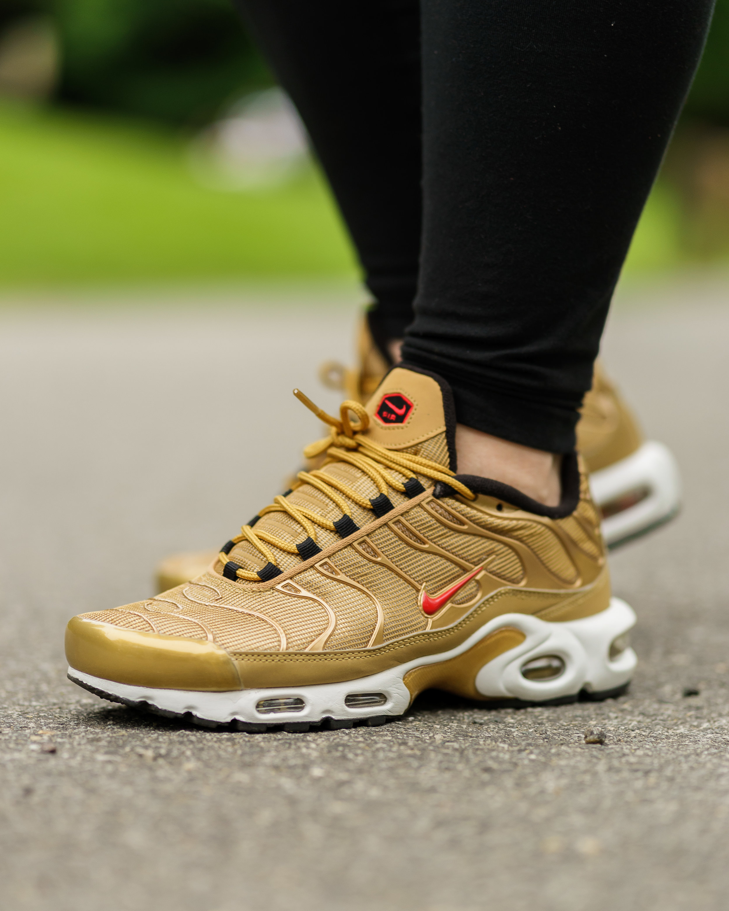 nike tn metallic gold