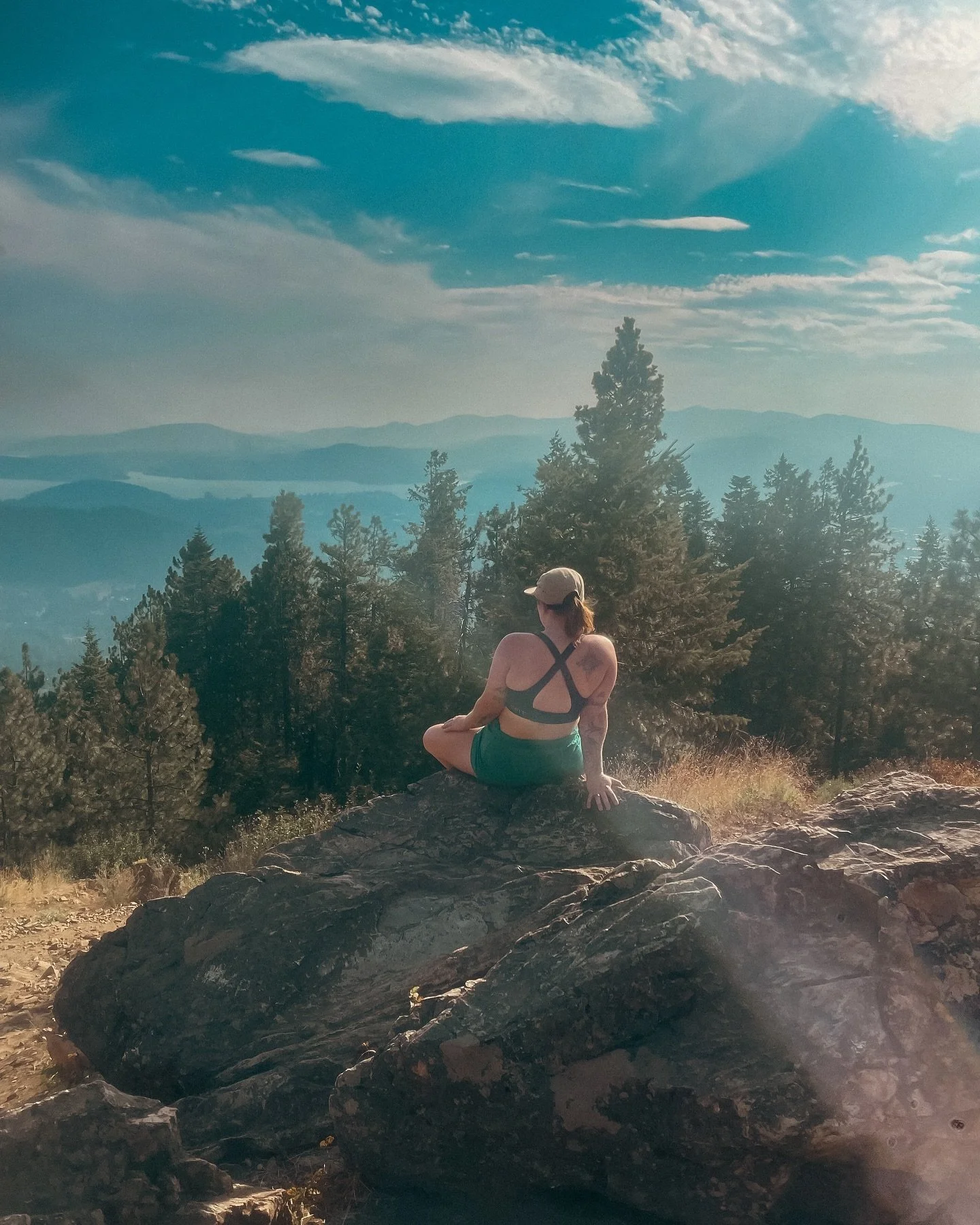 Hard work and sunny days 

📷: @ouradacasey