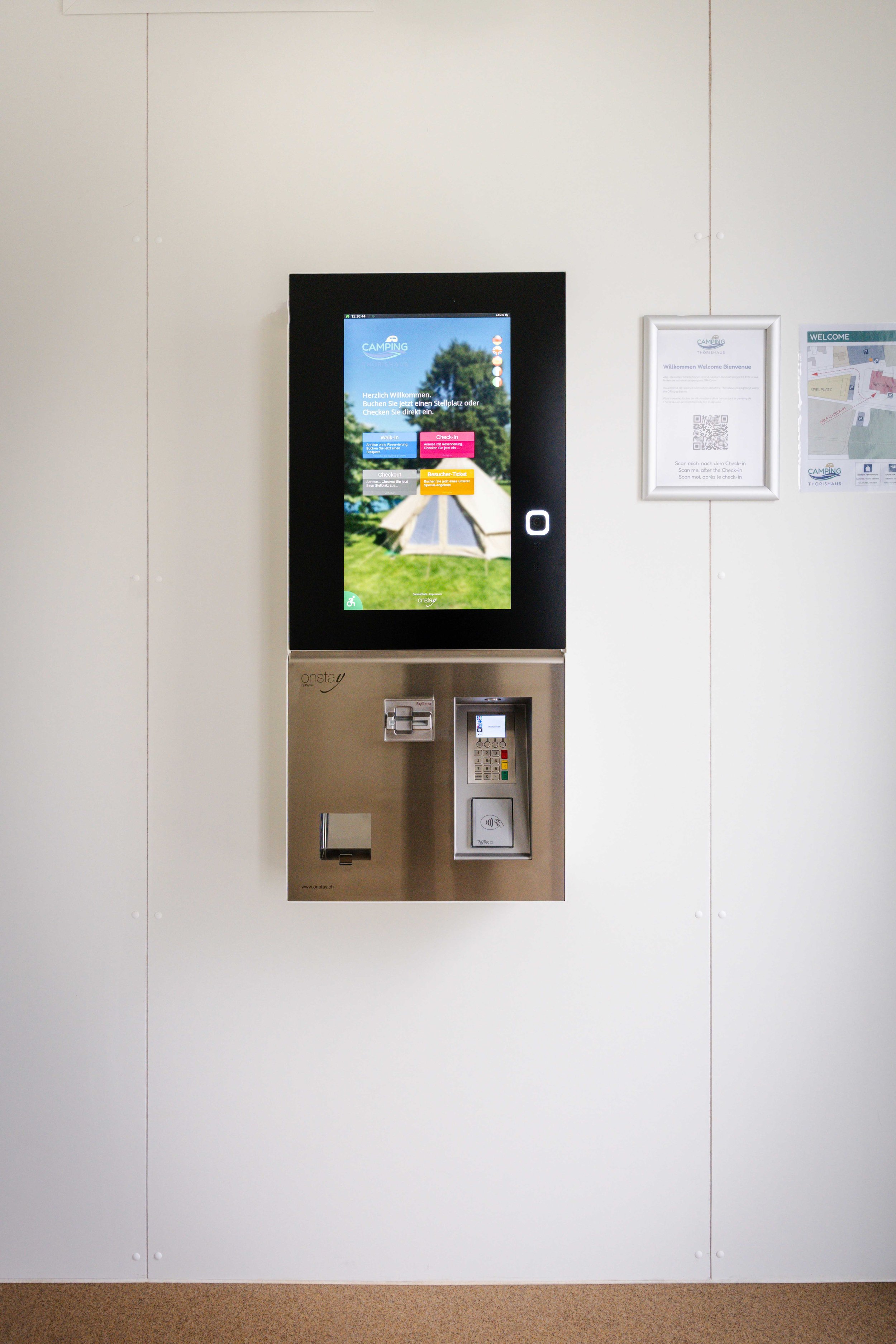 Self-Check-In Automat