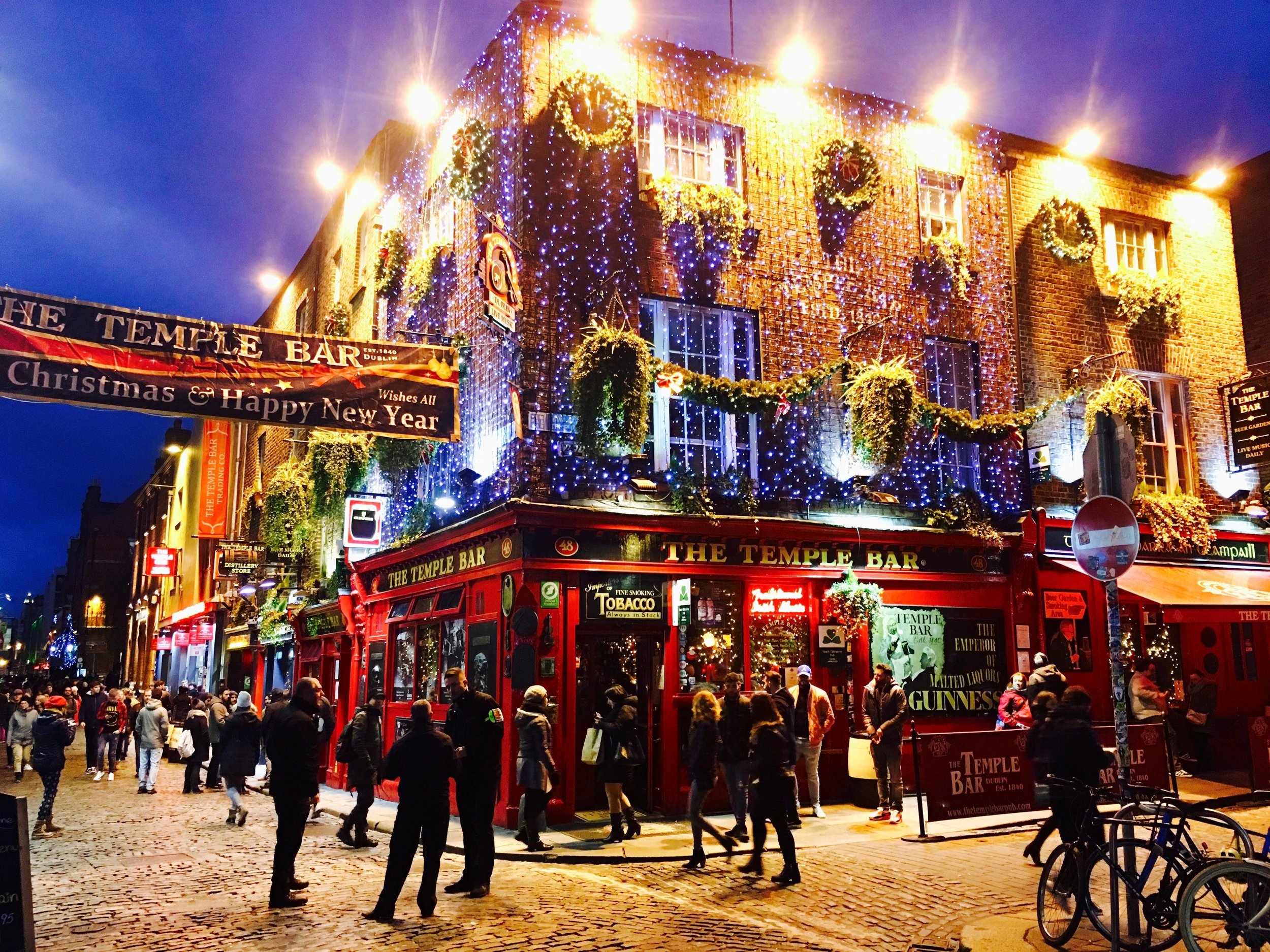 the-temple-bar-temple-bar-dublin_32039657906_o-Exposure.jpg
