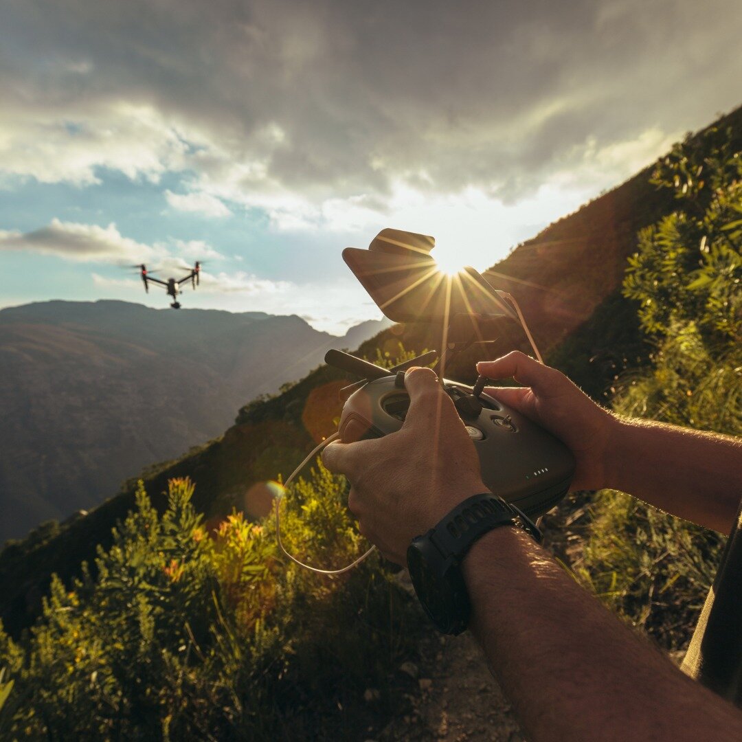Gjer sekken lettare og dropp drona n&aring;r du skal inn i ein nasjonalpark. Der er dei flygande kameraene ikkje lovlege likevel. Av omsyn til dyr og folk, er det totalforbod mot flyging av drone innanfor vernegrensane.