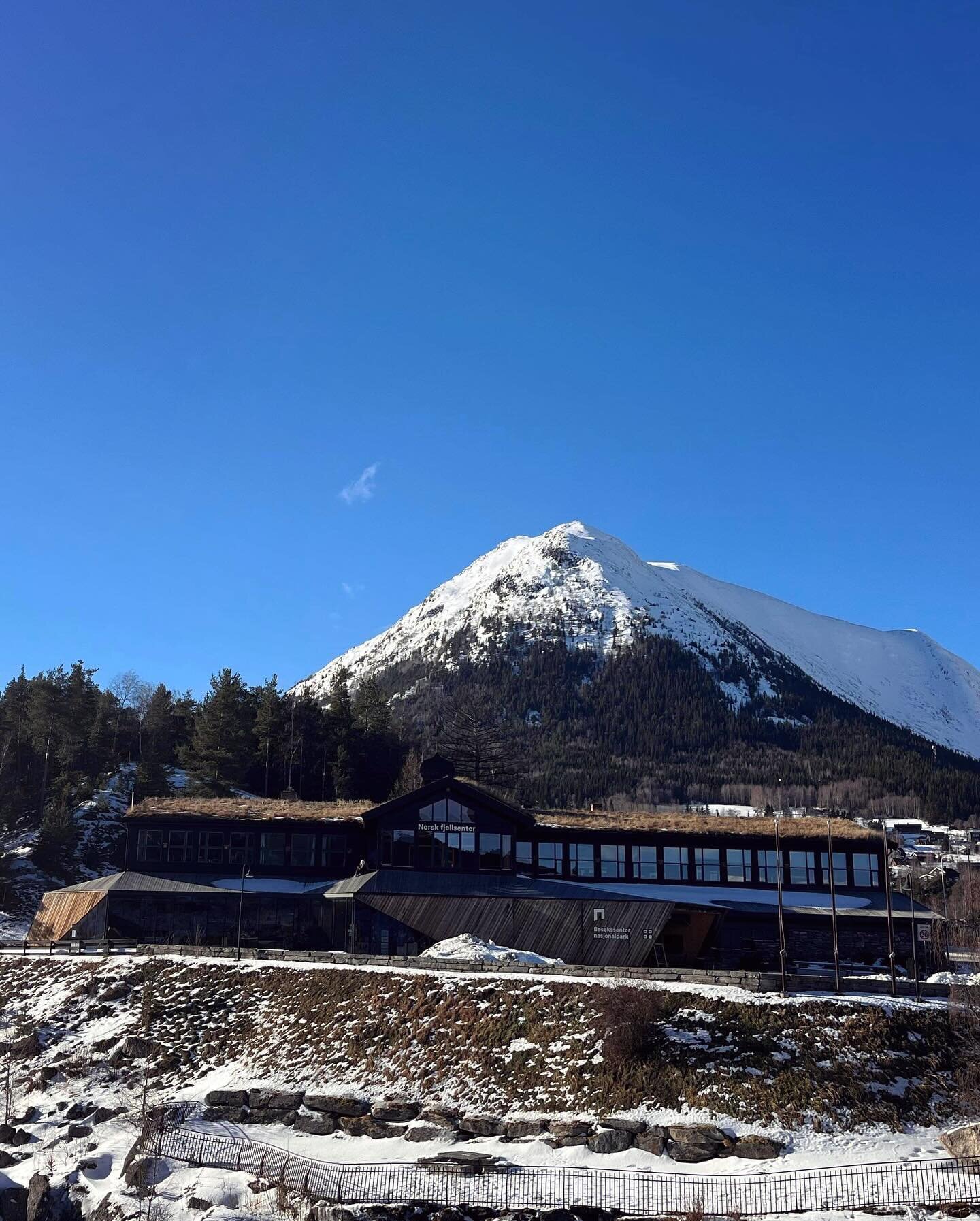 Sola er attende😌☀️

Norsk fjellsenter er ope onsdag&ndash;fredag kl. 10&ndash;15.

📷 Olav T&oslash;fte