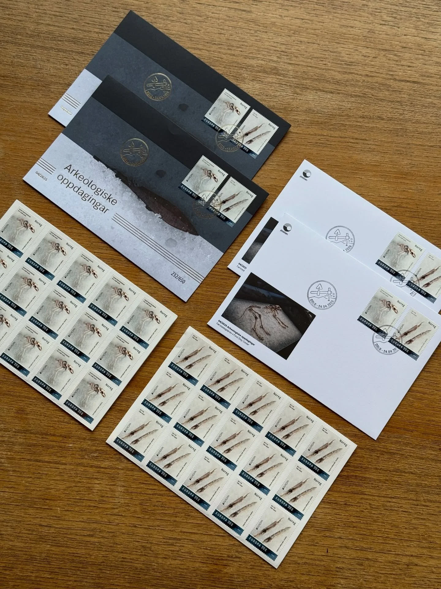 P&aring; Norsk fjellsenter sel vi frimerke med motiv av brearkeologiske oppdagingar✉️

Posten lanserte tidlegare i &aring;r to frimerke med bilete av ein 500 &aring;r gamal hund med band og eit 1300 &aring;r gamalt skipar.

Frimerket som viser hunden