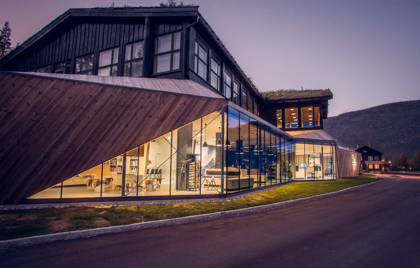 Velkomen til Norsk fjellsenter!😊

Vi har n&aring; ope onsdag - fredag kl. 10:00-15:00.

Stengt i p&aring;ska, raude dagar, 14. mai og 15. mai.

Foto: Kristoffer M&aelig;le Thuestad

@visitjotunheimen