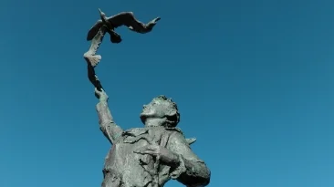 Statue of John Muir as a boy in Dunbar High Stret