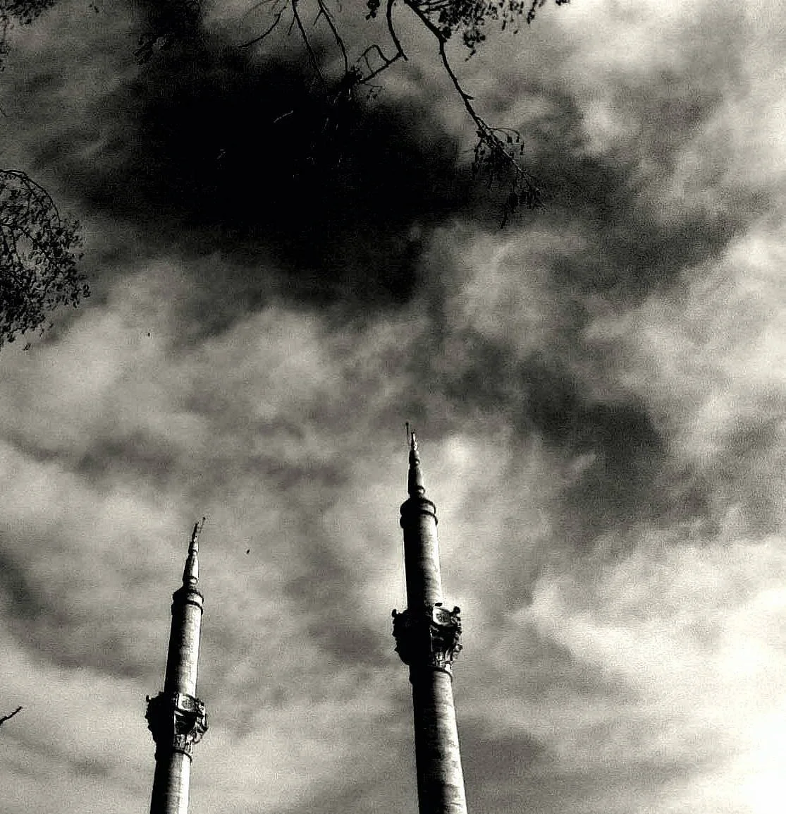 LEAVING ISTANBUL IS NOT EASY-1-cm.24x30 - Copia.jpg