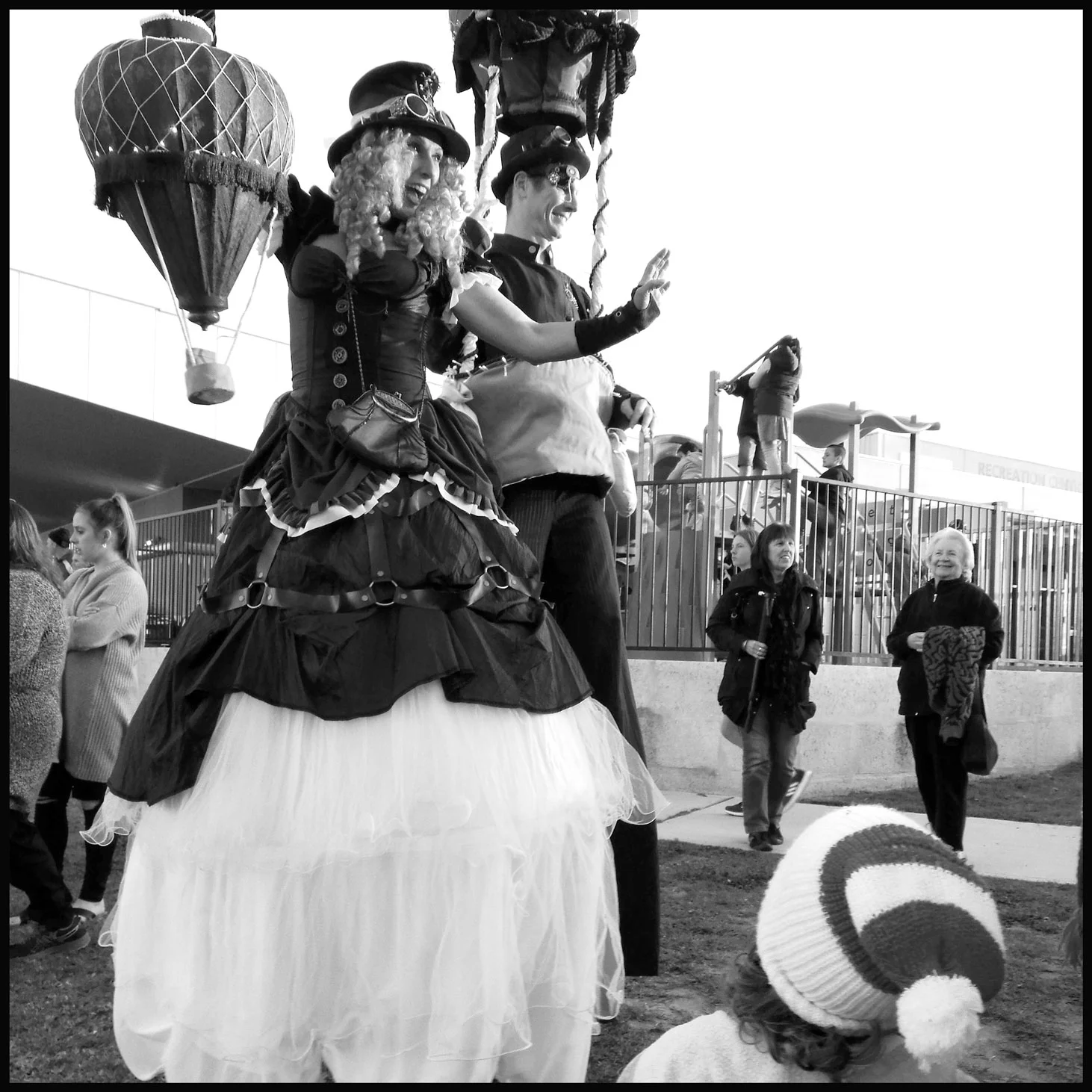 Stilt-Walkers-Northam-thumb.jpg