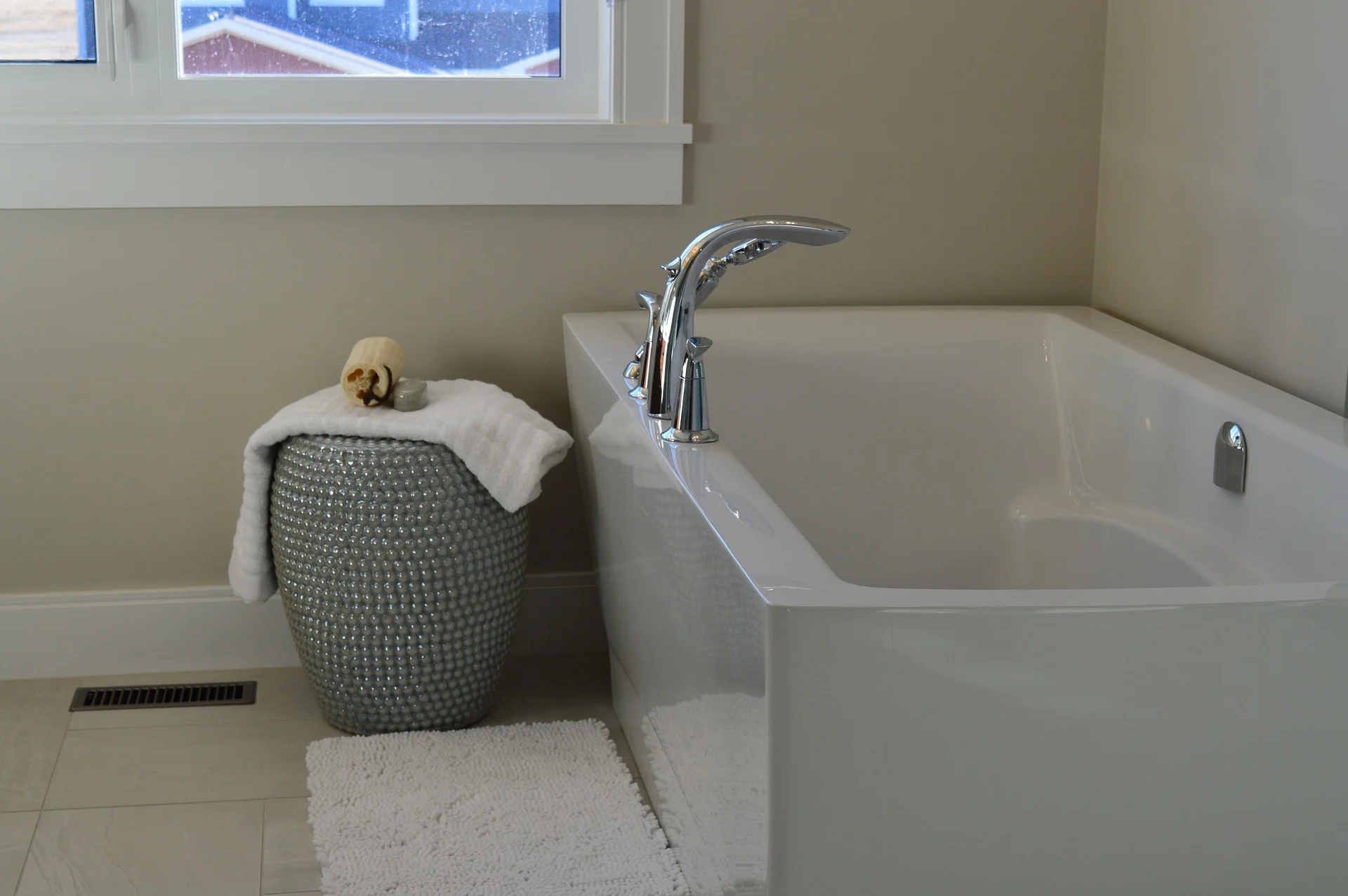 bathtub-1078865_1920.jpg