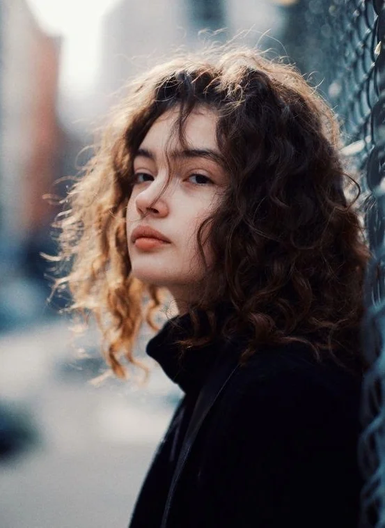 Coupe, coiffure, soin : 8 conseils pour dompter ses cheveux bouclés
