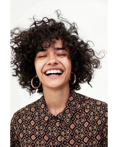 franges cheveux bouclés