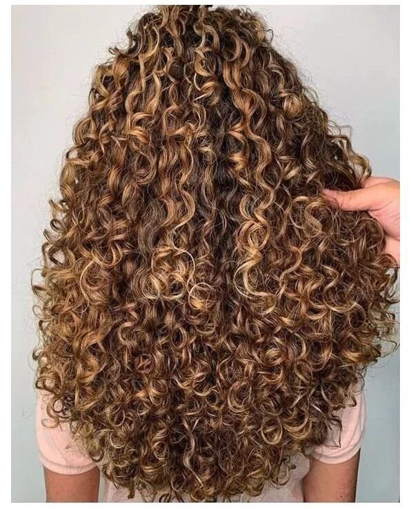 balayage cheveux bouclés brun