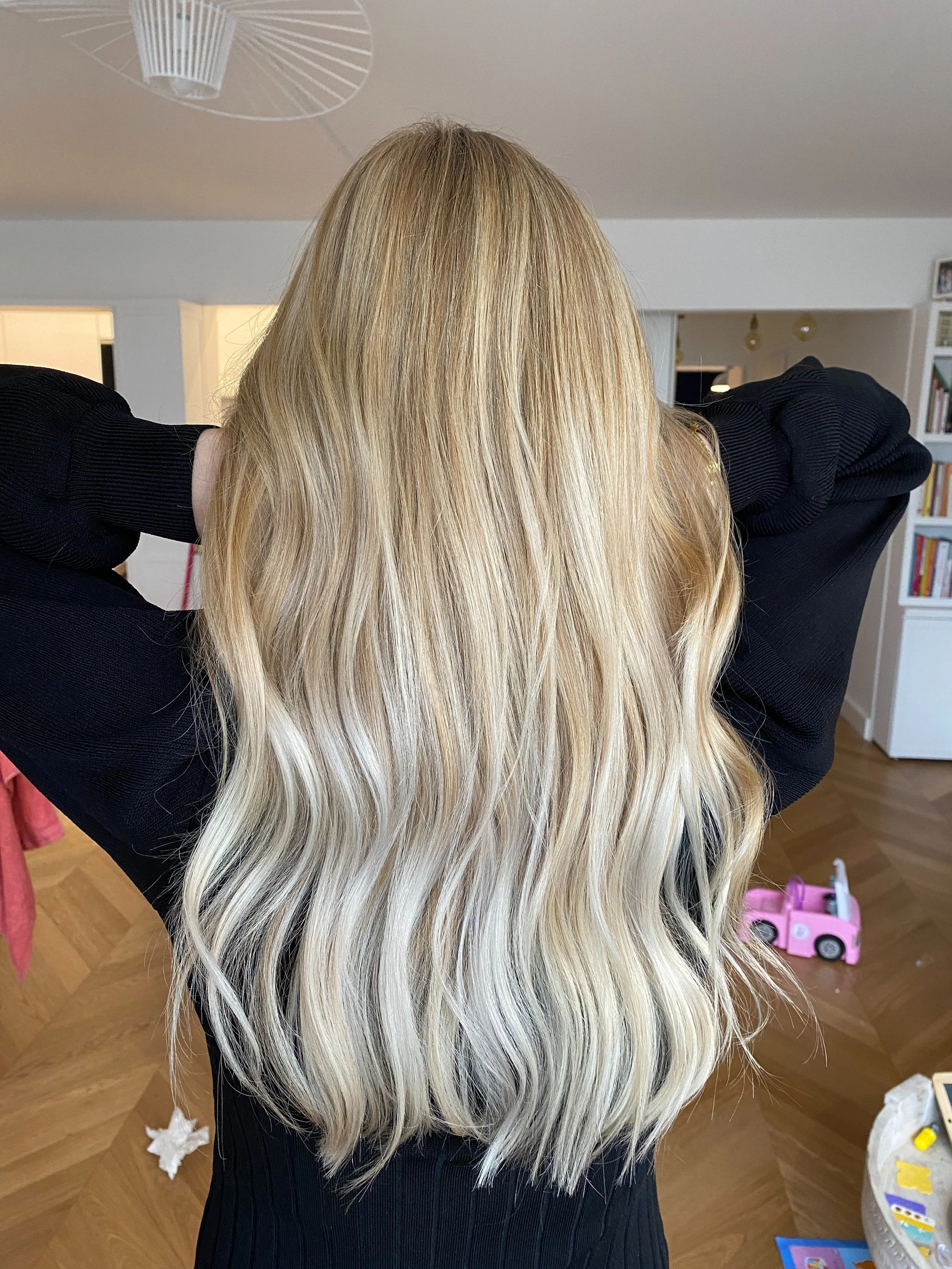 balayage blond tres clair