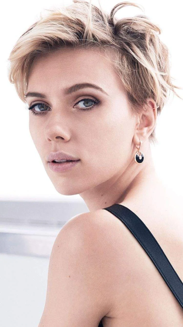 blonde coupe courte.jpeg